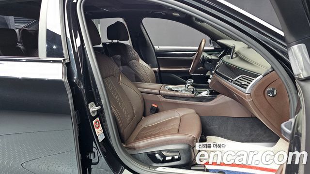 BMW 7-Series 2017 — photo 11