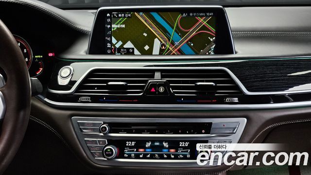 BMW 7-Series 2017 — photo 14