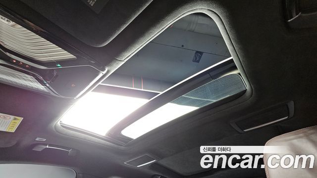 BMW 7-Series 2017 — photo 18