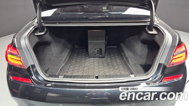BMW 7-Series 2017 — photo 20