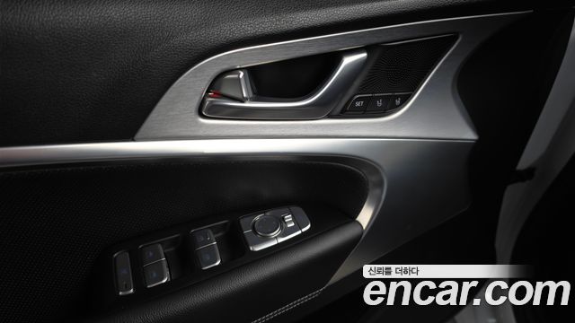 Genesis G70 2018 — photo 25