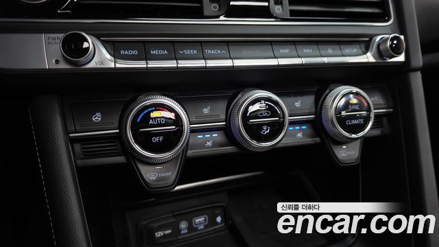 Genesis G70 2018 — photo 31