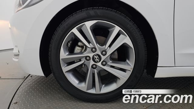 Hyundai AVANTE 2018 — photo 5
