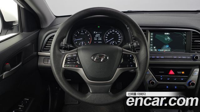 Hyundai AVANTE 2018 — photo 19