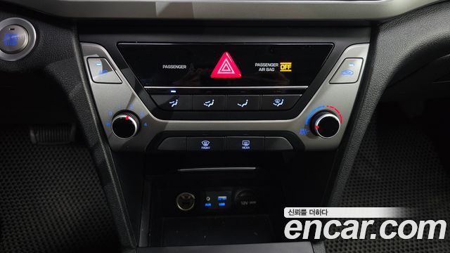 Hyundai AVANTE 2018 — photo 23