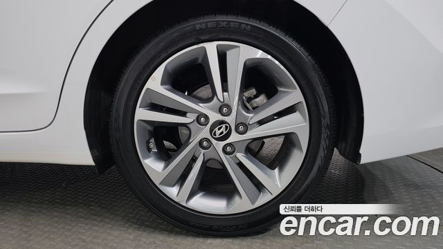 Hyundai AVANTE 2018 — photo 7