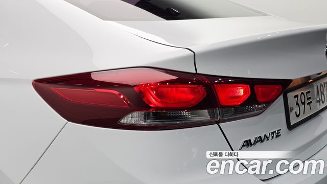 Hyundai AVANTE 2018 — photo 9