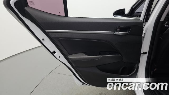 Hyundai AVANTE 2018 — photo 15