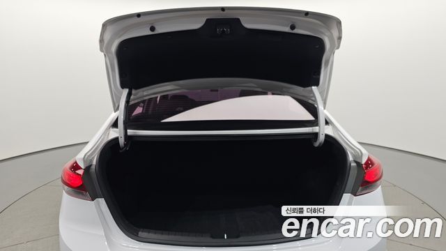 Hyundai AVANTE 2018 — photo 30