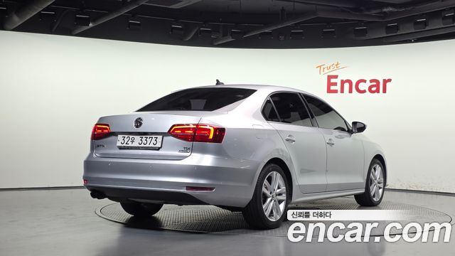 Volkswagen Jetta 2015 — photo 2