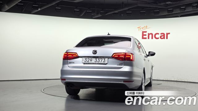 Volkswagen Jetta 2015 — photo 4