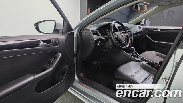 Volkswagen Jetta 2015 — photo 10