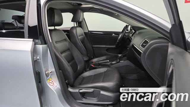 Volkswagen Jetta 2015 — photo 11