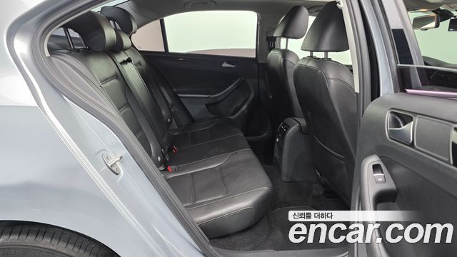 Volkswagen Jetta 2015 — photo 12