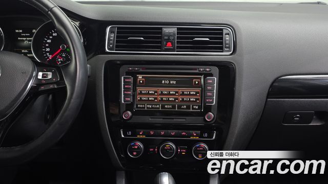 Volkswagen Jetta 2015 — photo 14