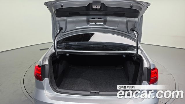 Volkswagen Jetta 2015 — photo 20