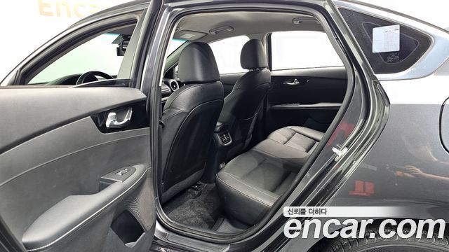 Kia K3 2022 — photo 17