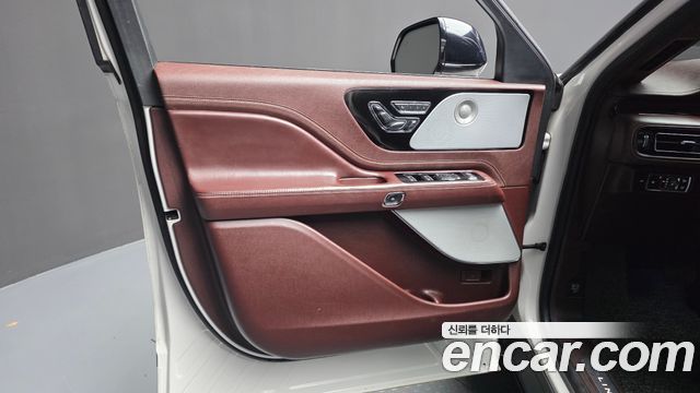 Lincoln Aviator 2023 — photo 25