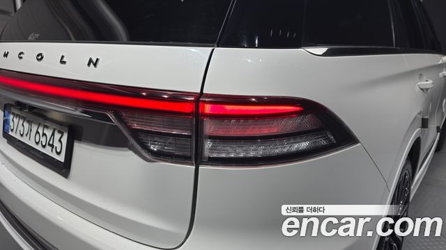 Lincoln Aviator 2023 — photo 9