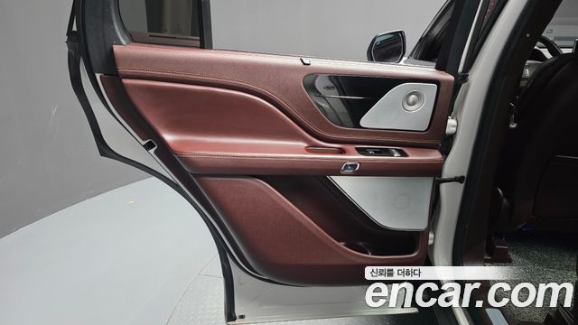 Lincoln Aviator 2023 — photo 15