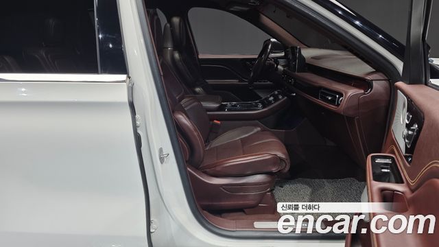 Lincoln Aviator 2023 — photo 16