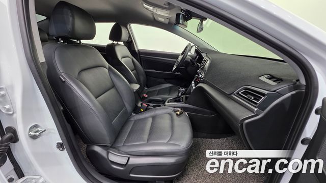 Hyundai AVANTE 2019 — photo 10
