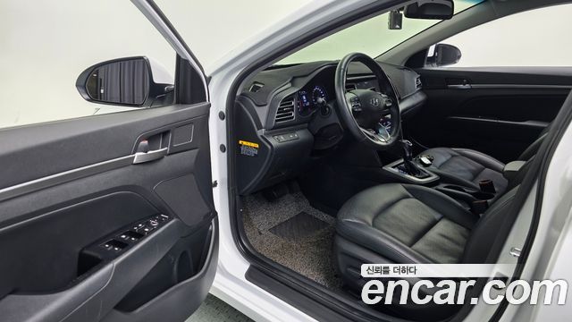 Hyundai AVANTE 2019 — photo 11