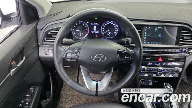 Hyundai AVANTE 2019 — photo 14