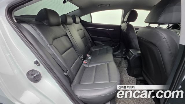 Hyundai AVANTE 2019 — photo 20