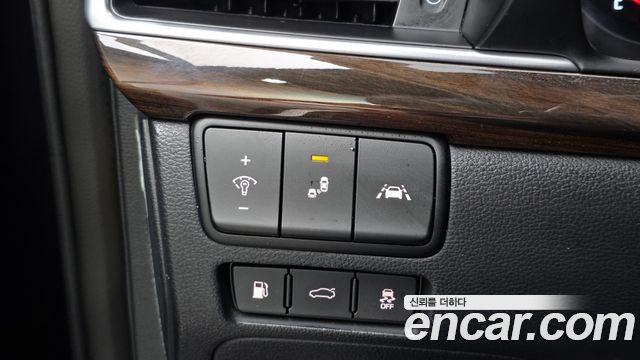 Kia K7 2018 — photo 24