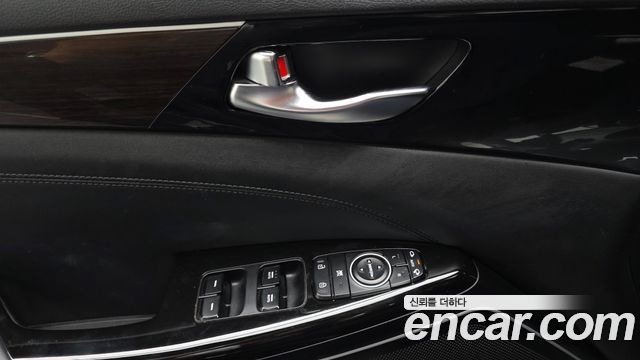 Kia K7 2018 — photo 25