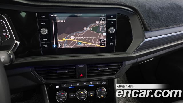 Volkswagen Jetta 2023 — photo 19