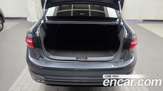 Volkswagen Jetta 2023 — photo 26