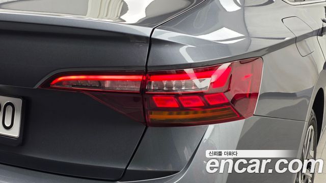 Volkswagen Jetta 2023 — photo 9