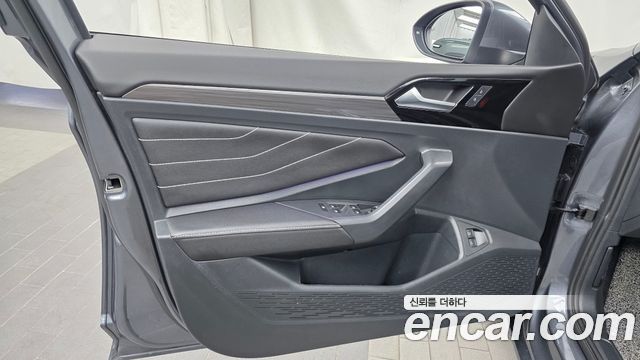 Volkswagen Jetta 2023 — photo 14