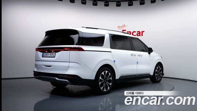Kia Canival 2023 — photo 2