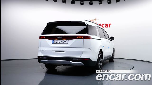 Kia Canival 2023 — photo 4