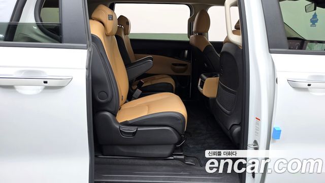 Kia Canival 2023 — photo 17