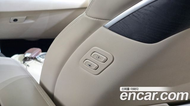 Genesis G90 2019 — photo 23