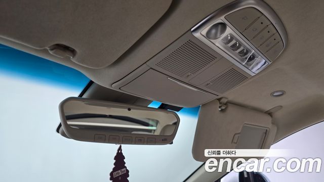 Genesis G90 2019 — photo 25