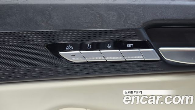 Genesis G90 2019 — photo 28