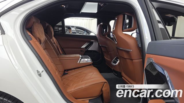 BMW 7-Series 2025 — photo 18