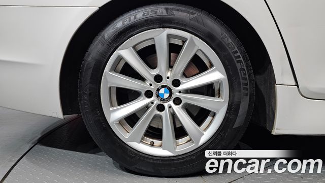 BMW 5-Series 2011 — photo 5