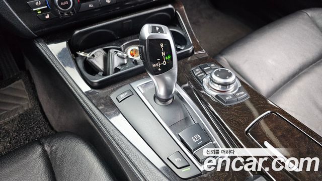 BMW 5-Series 2011 — photo 9