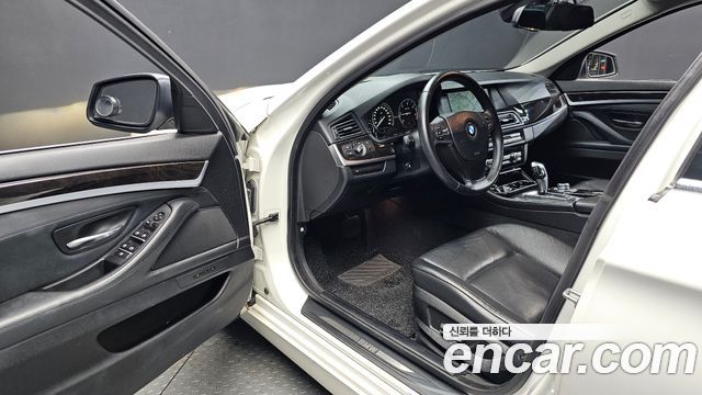 BMW 5-Series 2011 — photo 10