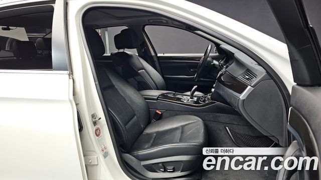 BMW 5-Series 2011 — photo 11