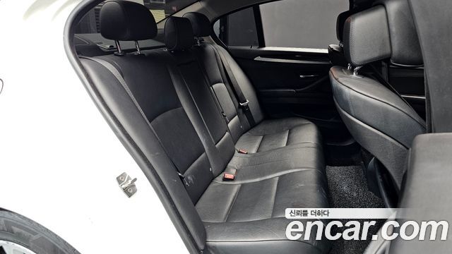 BMW 5-Series 2011 — photo 12