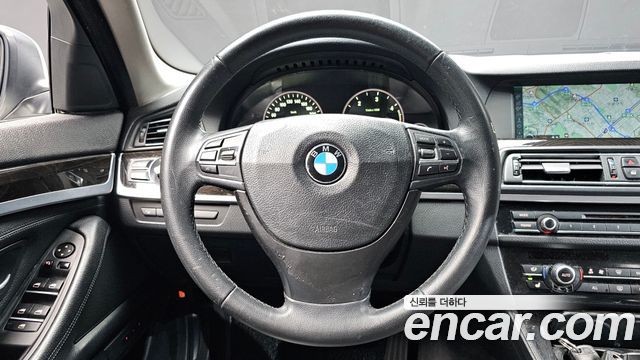 BMW 5-Series 2011 — photo 13