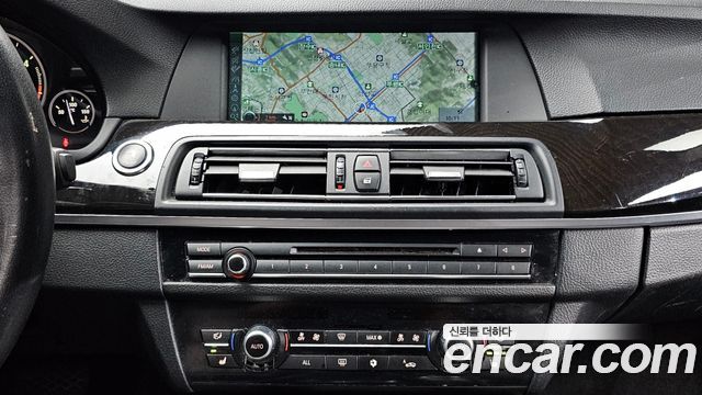 BMW 5-Series 2011 — photo 14