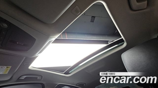 BMW 5-Series 2011 — photo 17